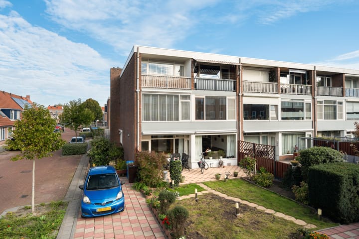 Eksterstraat 1 in Alphen aan den Rijn foto