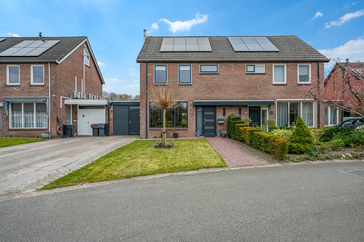 Elandhof 141 in Winschoten foto