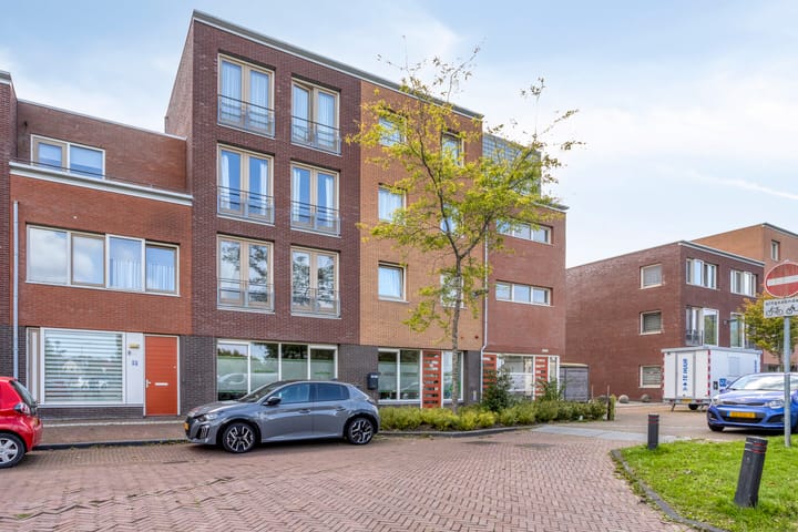 Elemastraat 43 in Nieuw-Vennep