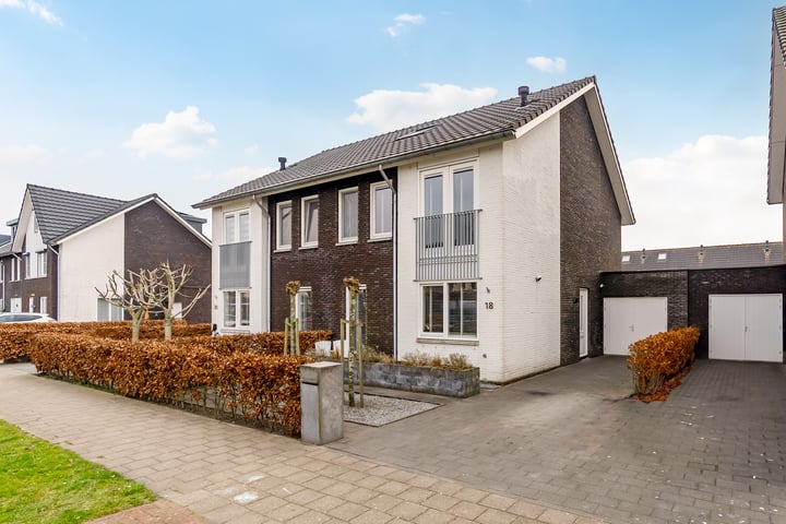 Elementen 18 in Zeewolde foto