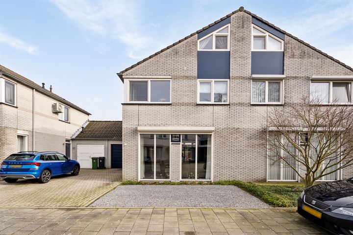 Elisabeth Bas 20 in Boxtel foto
