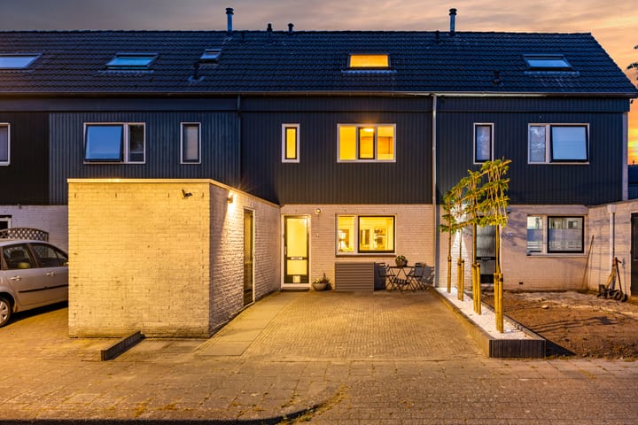 Else Mauhsstraat 47 in Hengelo foto