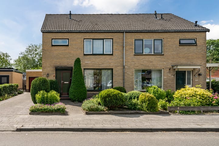 Elzenlaan 4 in Zuid-Scharwoude foto