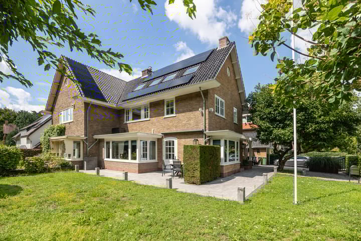Elzenlaan 64 in Hilversum foto
