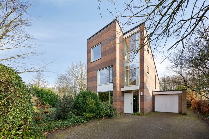 Elzenslag 12 in Roden foto