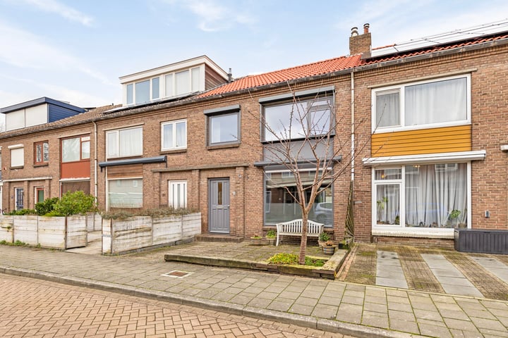 Elzenstraat 30 in Roelofarendsveen foto
