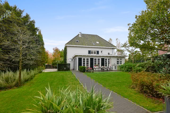 Emauslaan 1 in Haarlem