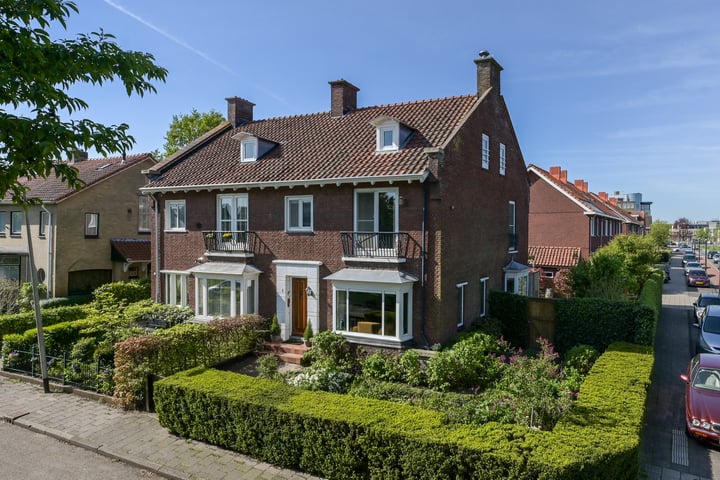 Emmalaan 2 in Uithoorn
