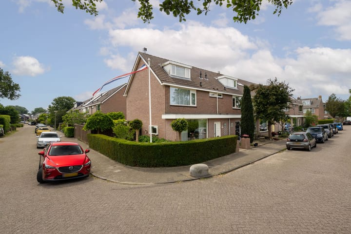 Emmalaan 66 in Woubrugge foto