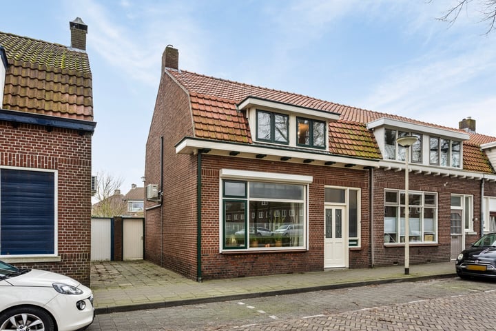 Emmaplein 11 in Bergen op Zoom foto