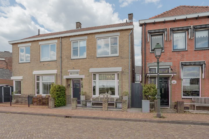 Emmaweg 17 in Geertruidenberg foto