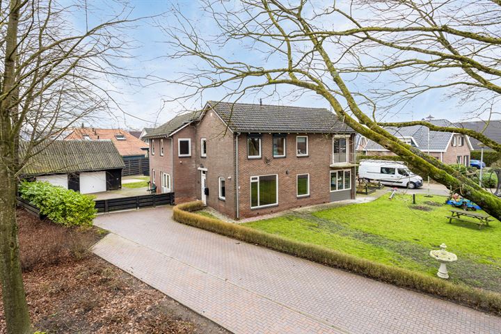 Emmerhoutstraat 124 in Emmen foto