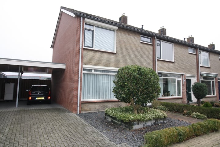 Engelsstraat 111 in Vriezenveen foto