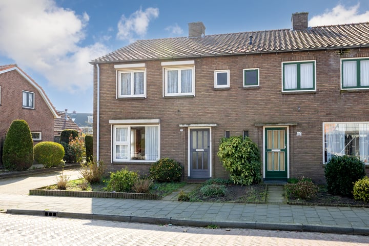 Enkstraat 24 in Raalte foto