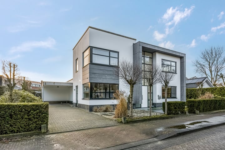 Erasmusstraat 2 in Veenendaal foto
