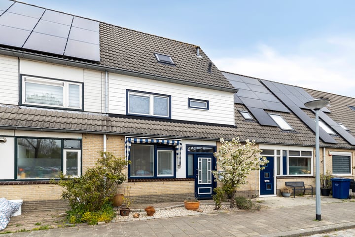 Erik Satiestraat 11 in Almere foto