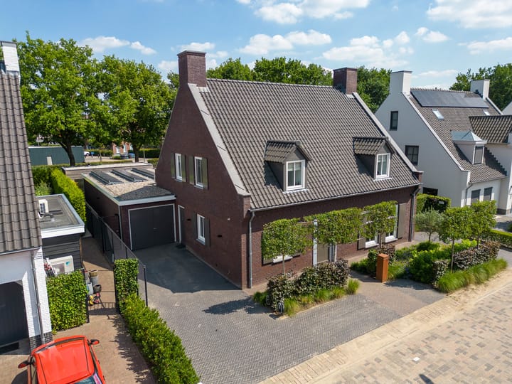 Ermgardhoek 13 in Helmond foto