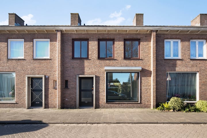Esdoornlaan 10 in Roosendaal foto