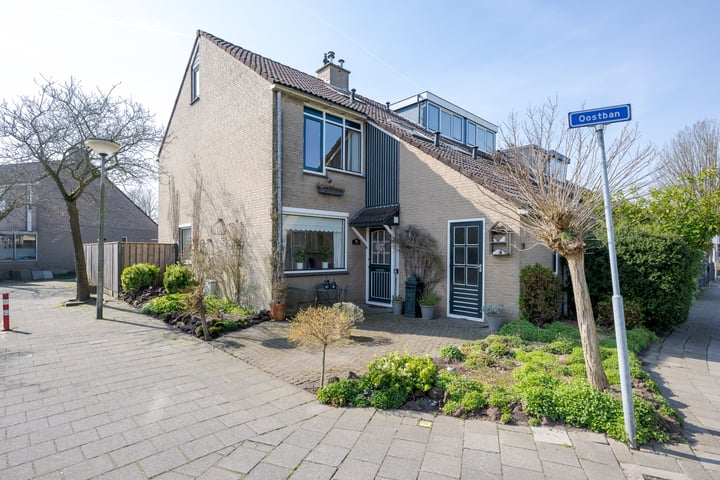 Esdoornlaan 19 in Leimuiden