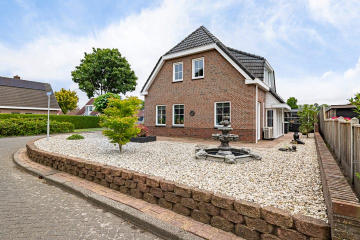 Esdoornlaan 22 in Emmer-Compascuum