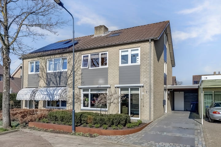 Esdoornstraat 19 in 's-Gravenpolder foto