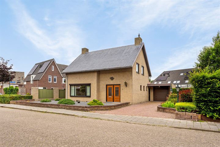 Espenstraat 1 in Langenboom foto