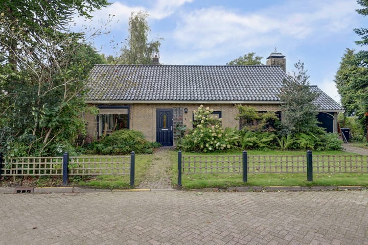 Essenlaan 1 in Abbekerk