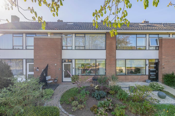Essenlaan 21 in Middelharnis foto