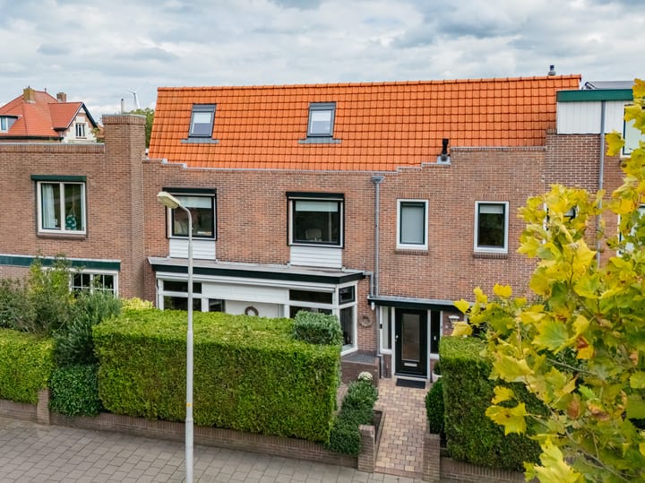 Evertsenstraat 1 in IJmuiden
