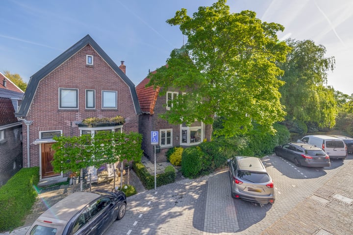 Evertsenstraat 2 in Wormerveer foto