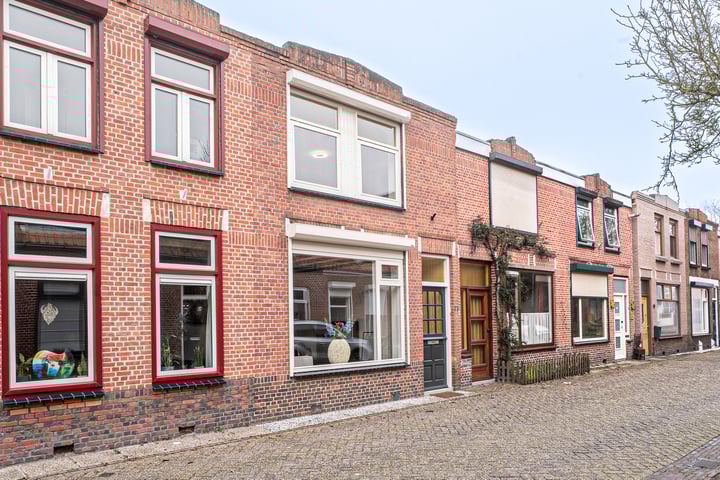 Fabrieksstraat 13 in Halsteren foto