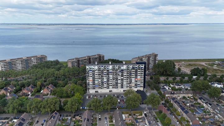 Fahrenheitlaan 524 in Terneuzen foto