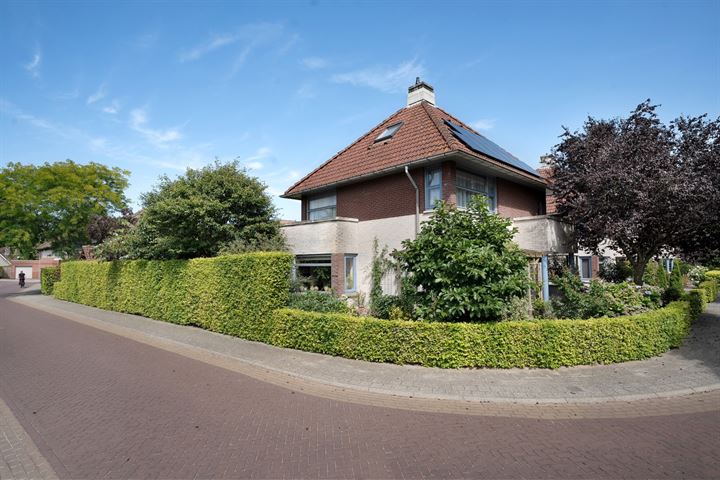 Ferdinand Bolstraat 10 in Ommen foto