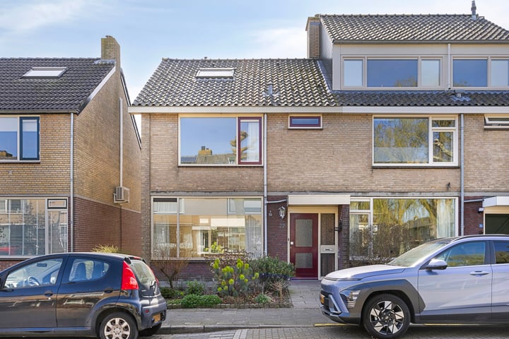 Ferdinand Bolstraat 22 in Hazerswoude-Dorp foto