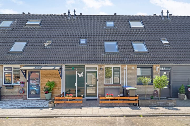 Fie Carelsenstraat 18 in Spijkenisse foto