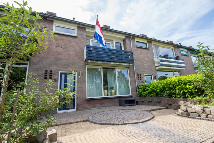 Flamingohof 15 in Bovenkarspel foto