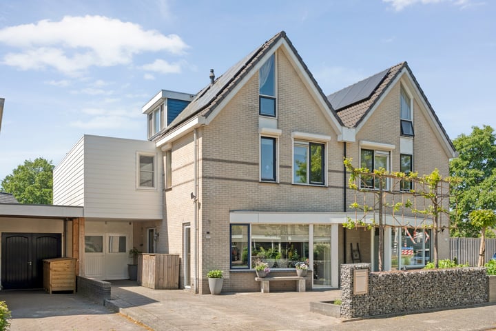 Floralaan 157 in Hardenberg foto