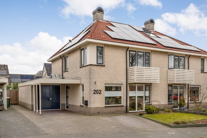 Floralaan 202 in Hardenberg foto