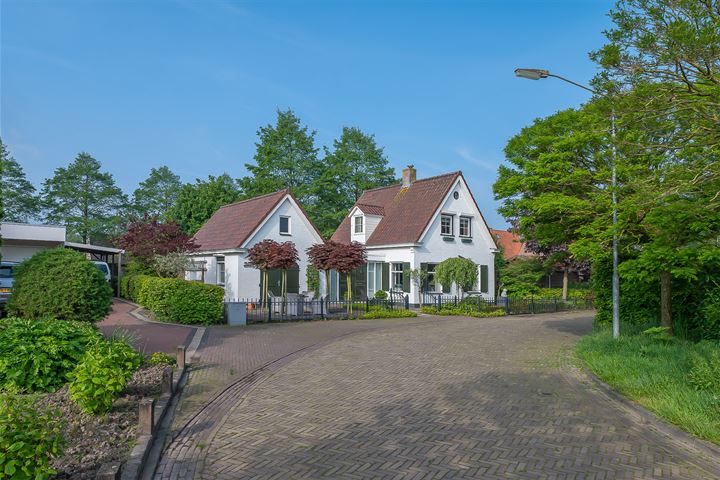 Folke Bernadottelaan 12 in Willemstad foto