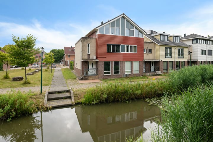 Fonteinwater 87 in Houten foto