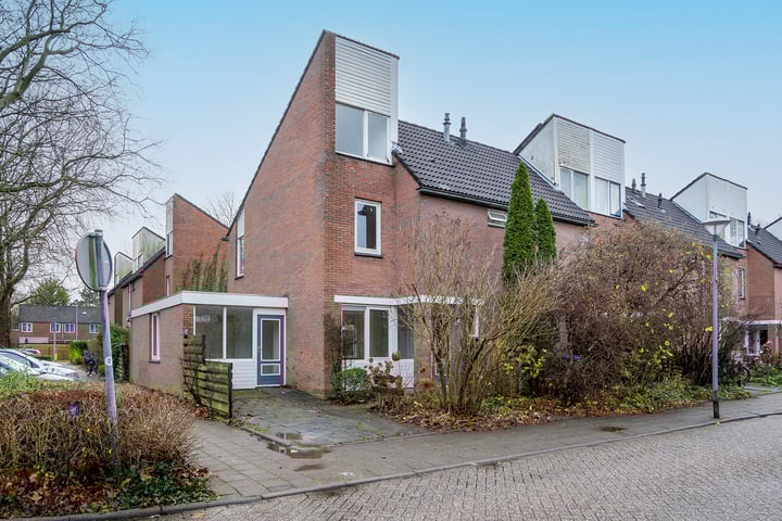 Framaheerd 22 in Groningen foto