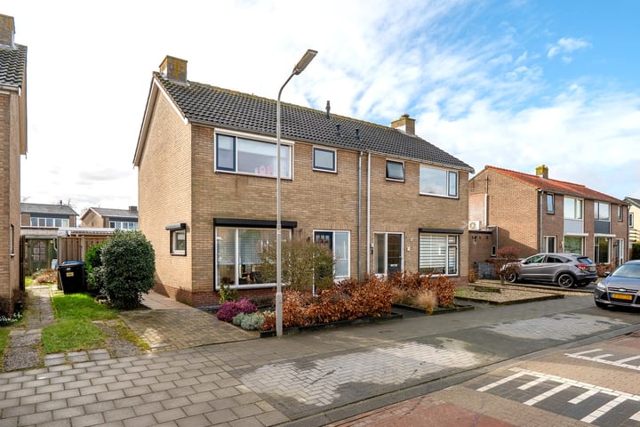 Frank van Borsselenstraat 9 in 's-Heer Hendrikskinderen foto