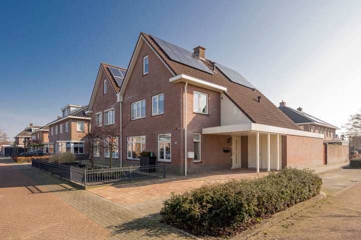 Freule Helenastraat 26 in Nijkerkerveen foto