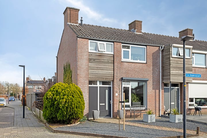 G.A. Brederostraat 10 in Winterswijk foto