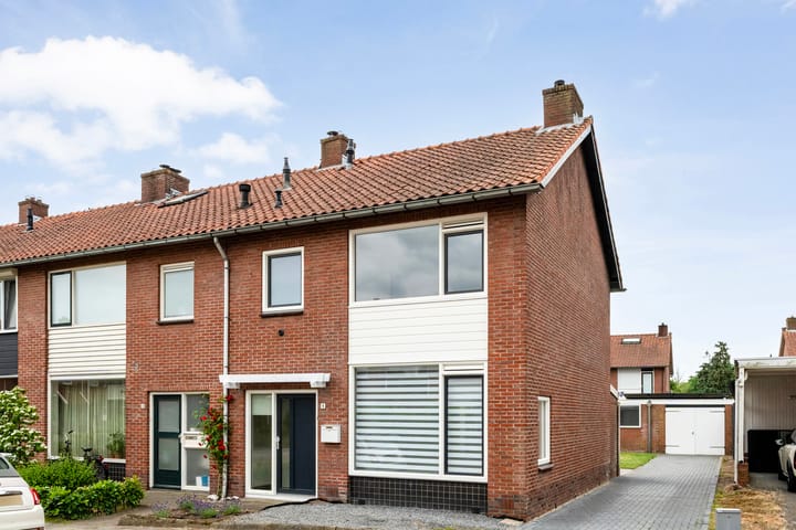 Foto van woning G.A. Leendertz-Ladeniuslaan 9, Almelo