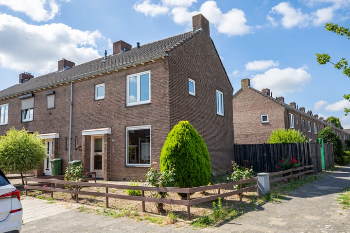 Galileastraat 2 in Maastricht foto