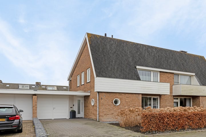 Galmeidijk 8 in Roosendaal foto