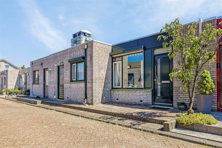 Gambiastraat 6 in Spijkenisse foto
