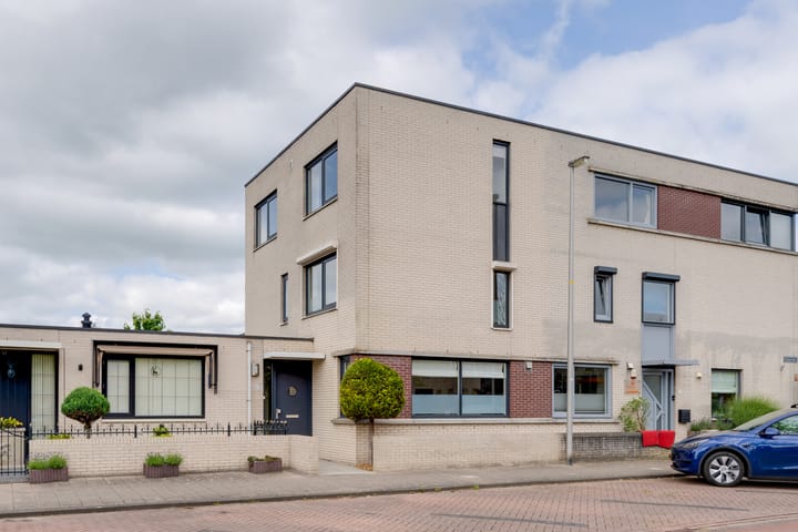 Gangeslaan 64 in Purmerend foto