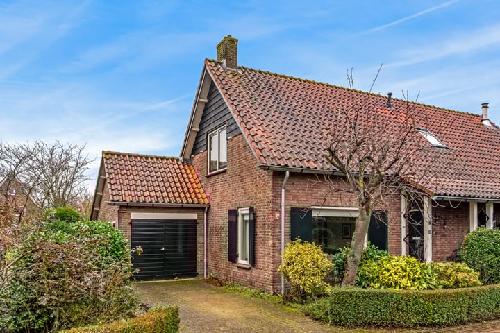 Gebr. van Eijckstraat 11 in Woerden foto